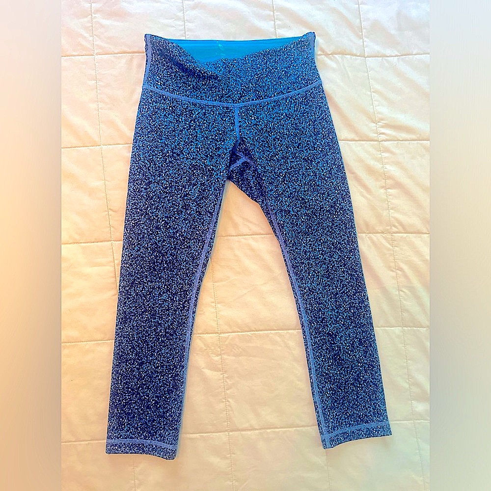 Lululemon athletica bottoms in blue with small flower pattern